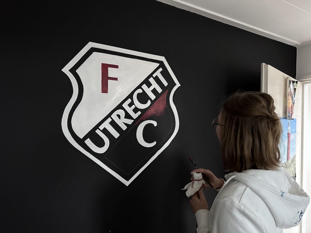 FC Utrecht muurschildering process foto